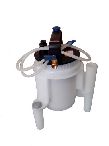 Pneumatic brake fluid extractor