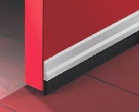 Στεγανοποίηση πόρτας με βούρτσα PVC