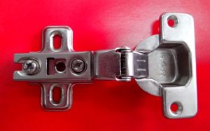 Soft-close hinge with a middle arm