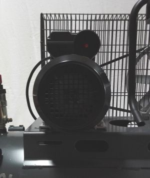 100 л. Бутален монофазен компресор с ремъчно задвижване, 51002