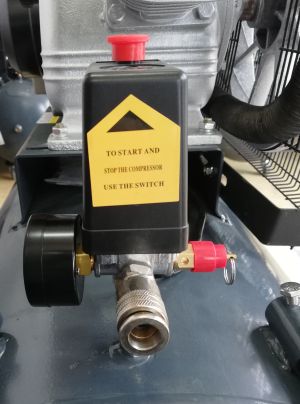 300 л Бутален трифазен компресор с ремъчно задвижване, 51022