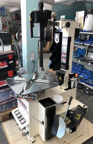 Tilting post tyre changer, C-185.26